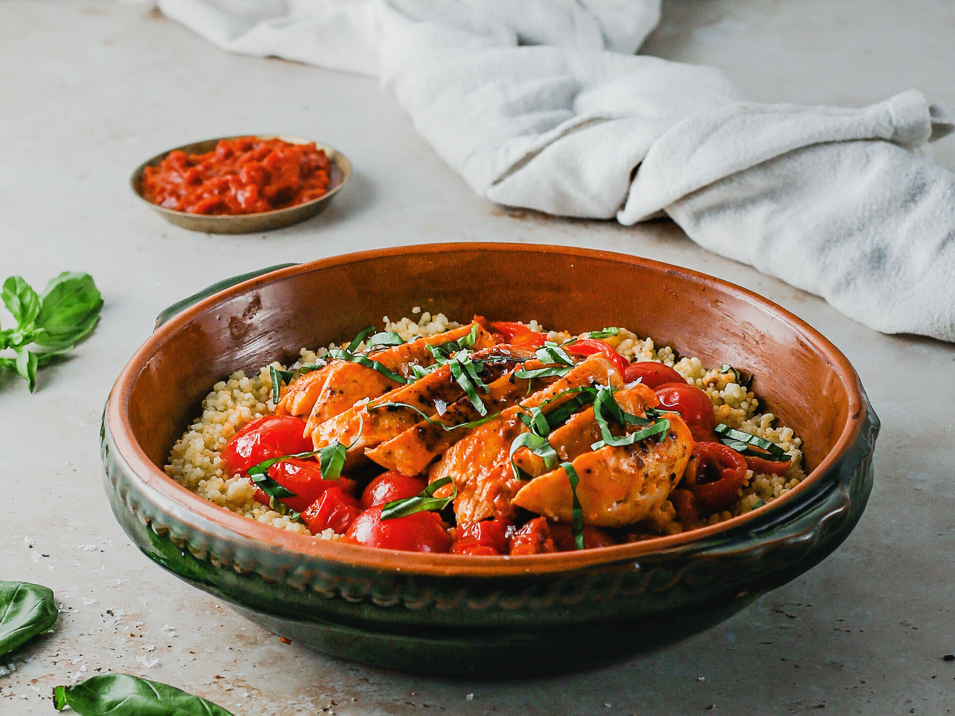 Tomaten-Pfanne mit Hühnchen & Couscous