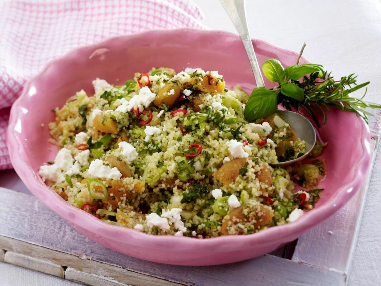 Couscous-Salat mit Kräuter-Aprikosen 