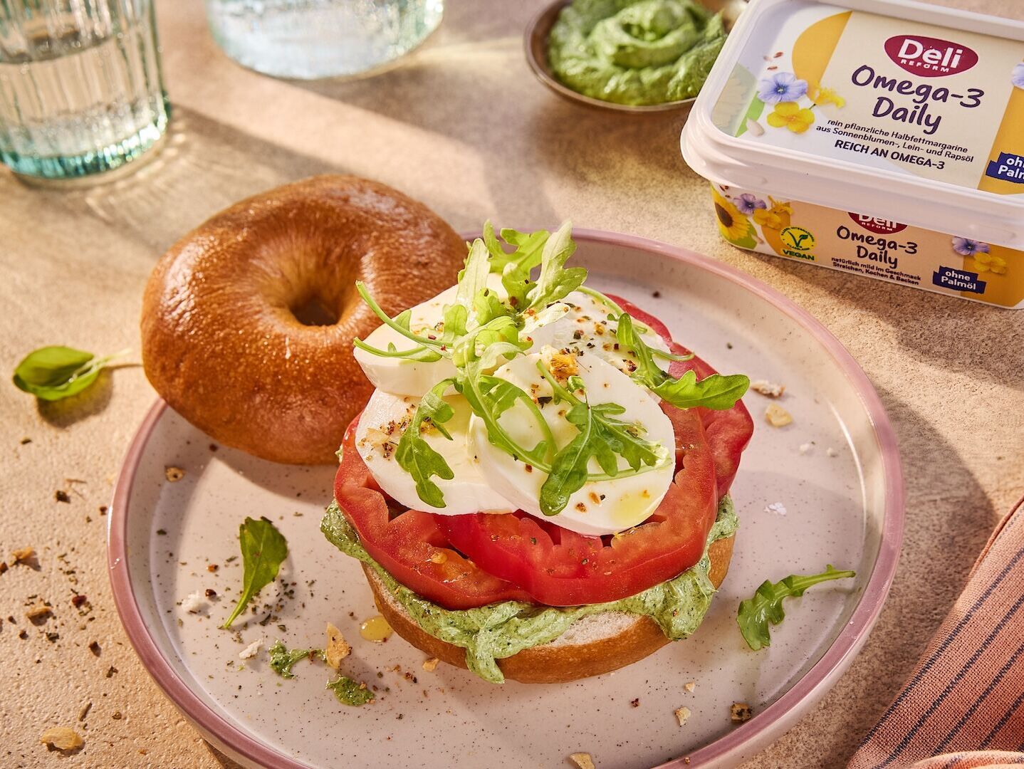 Rezept für Tomate-Mozzarella-Bagel mit Rucola