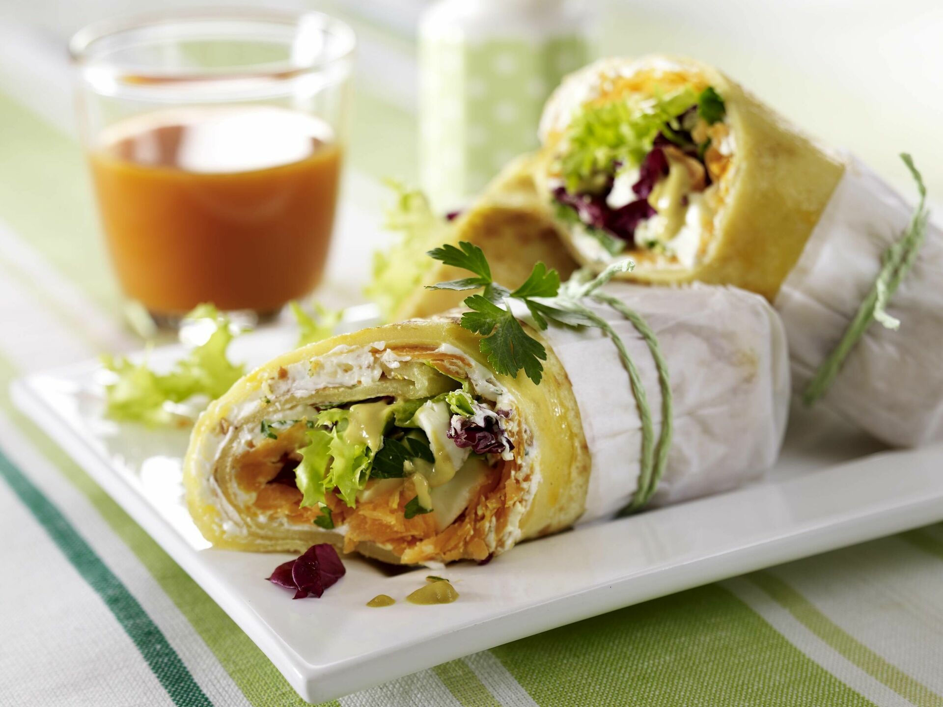 Vegetarische Wraps mit Möhre und Mozzarella