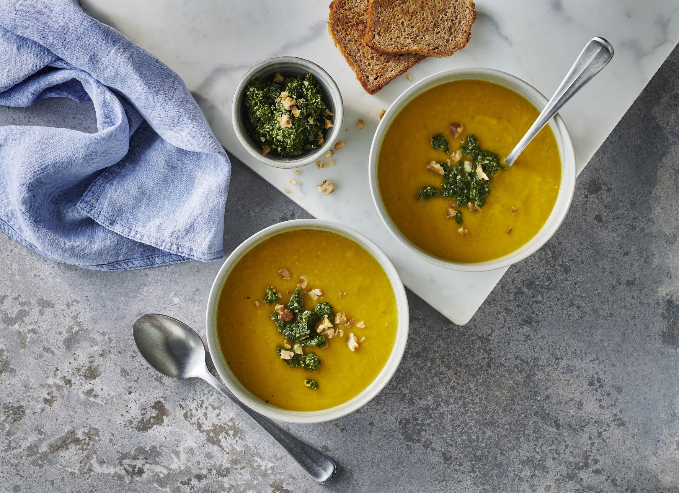 Cremige Gemüsesuppe mit Endivienpesto | Deli Reform